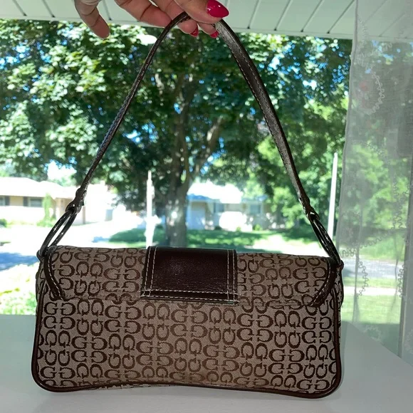 Y2K GUESS Monogram Baguette Shoulder Bag π€ - Picture 2 of 6